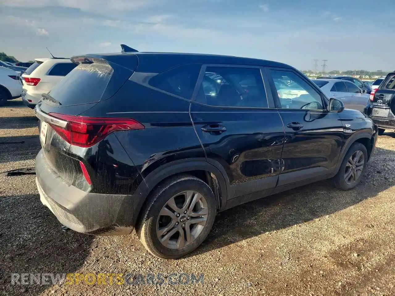 3 fotografías del automóvil dañado KNDEPCAA3M7143743 KIA SELTOS 2021