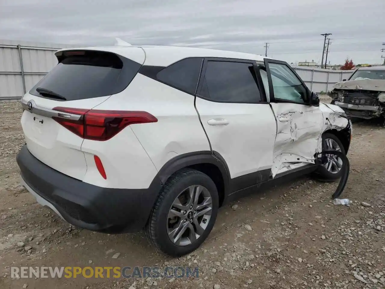 3 Photograph of a damaged car KNDEPCAA5M7083822 KIA SELTOS 2021