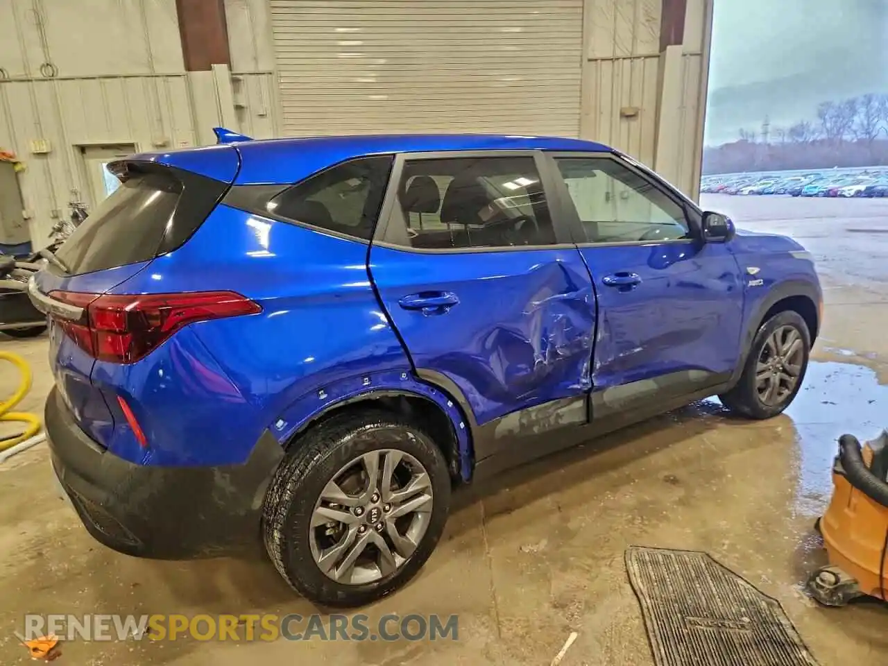 3 Photograph of a damaged car KNDEPCAA5M7108122 KIA SELTOS 2021