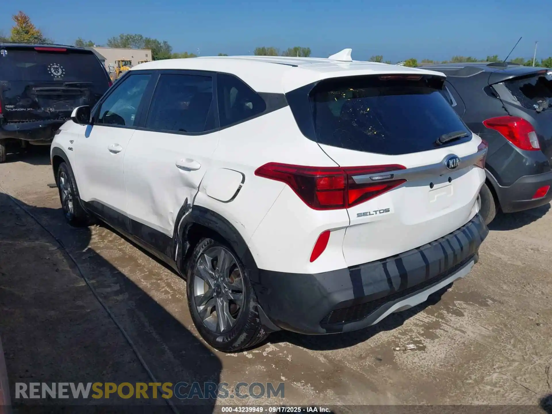 3 Photograph of a damaged car KNDEPCAA8M7047641 KIA SELTOS 2021