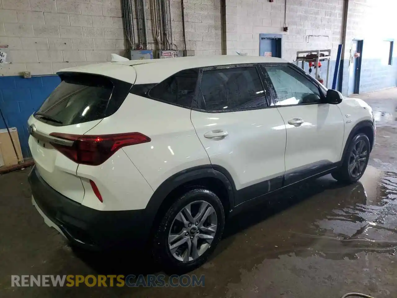 3 Photograph of a damaged car KNDEPCAA8M7103092 KIA SELTOS 2021