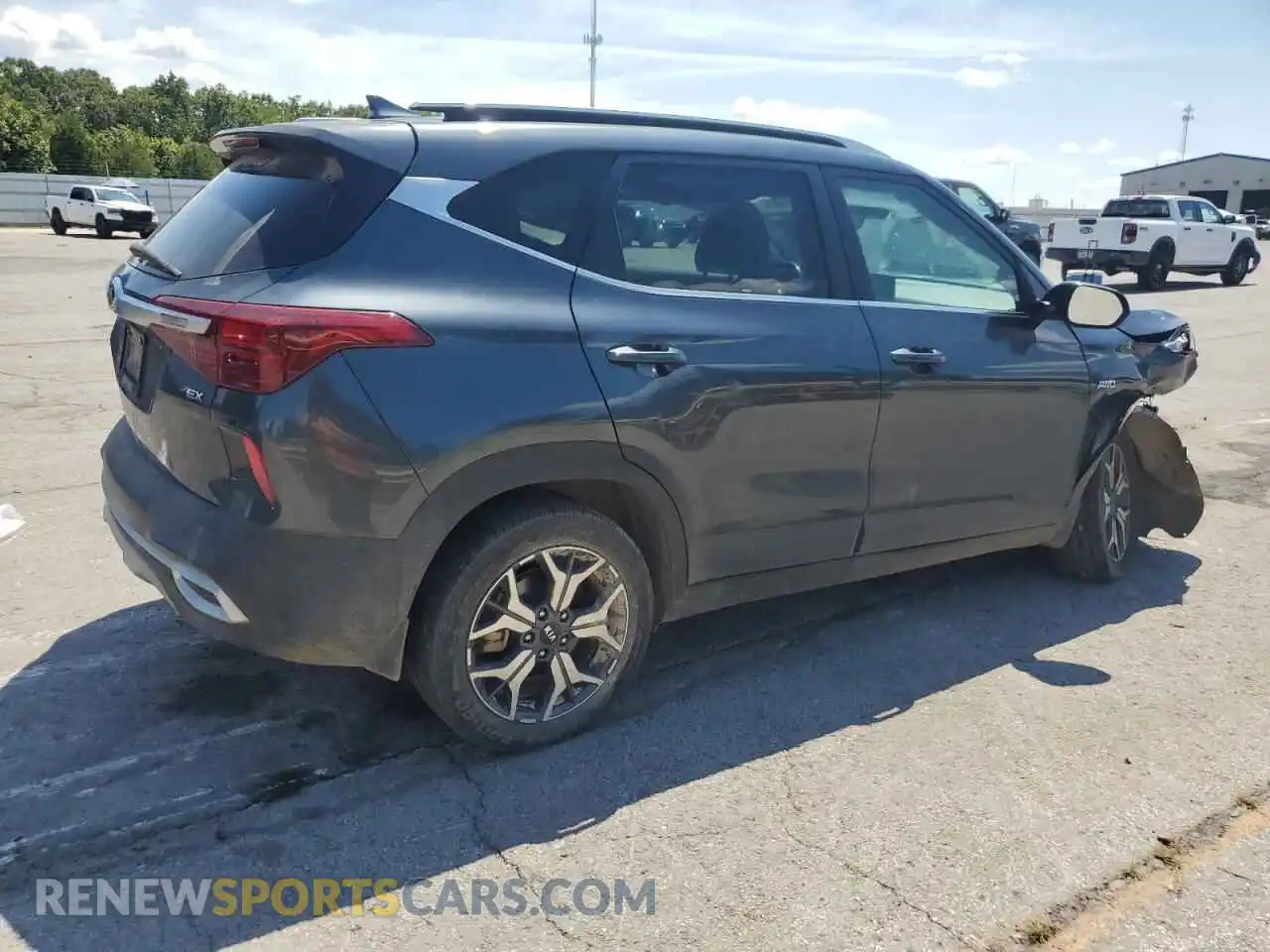 3 Photograph of a damaged car KNDERCAA2M7066809 KIA SELTOS 2021