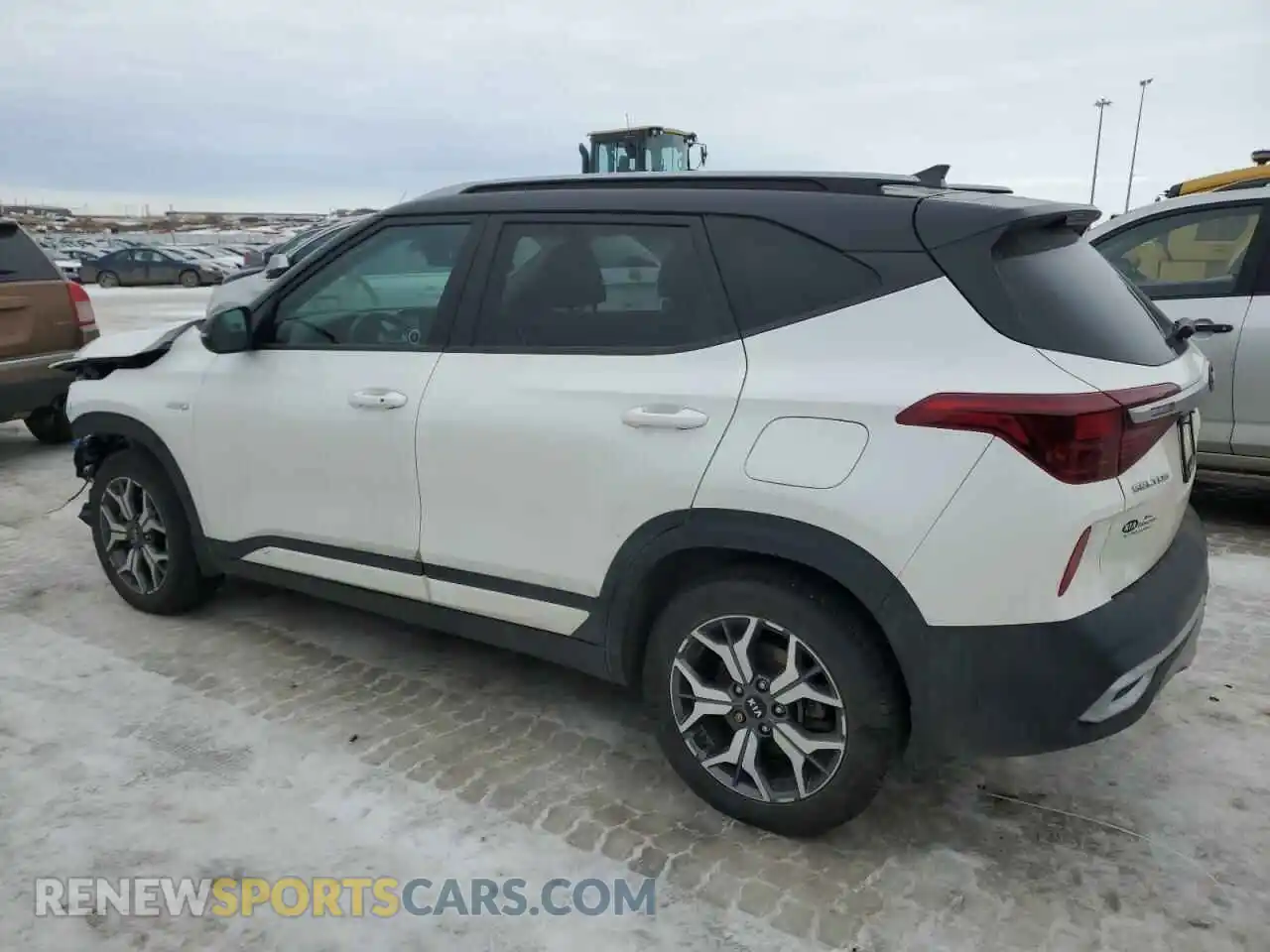 2 Photograph of a damaged car KNDERCAA2M7161225 KIA SELTOS 2021