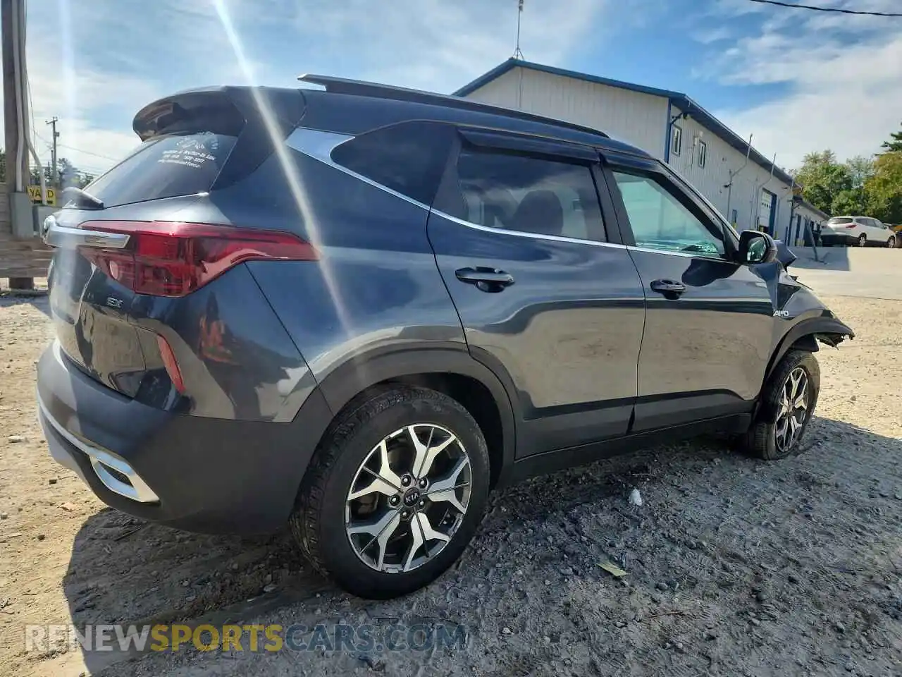 3 Photograph of a damaged car KNDERCAA2M7209838 KIA SELTOS 2021