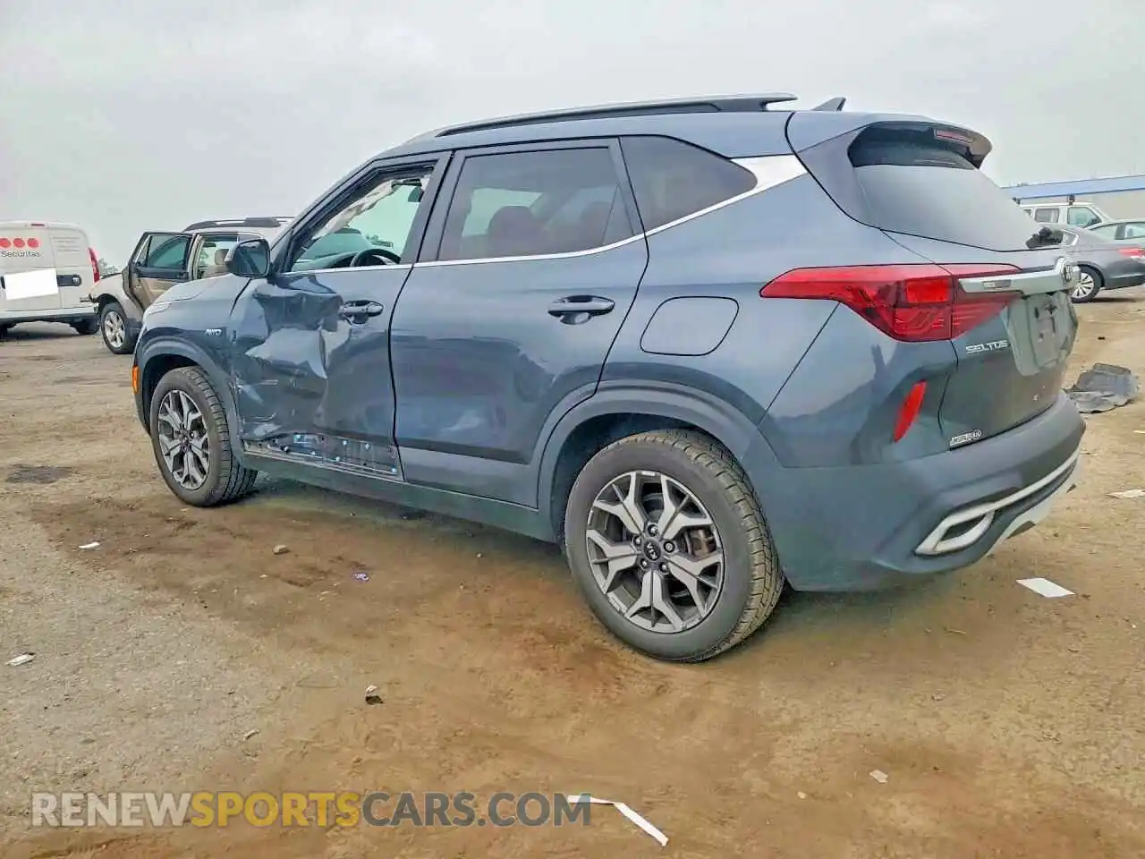 2 Photograph of a damaged car KNDERCAA2M7217938 KIA SELTOS 2021