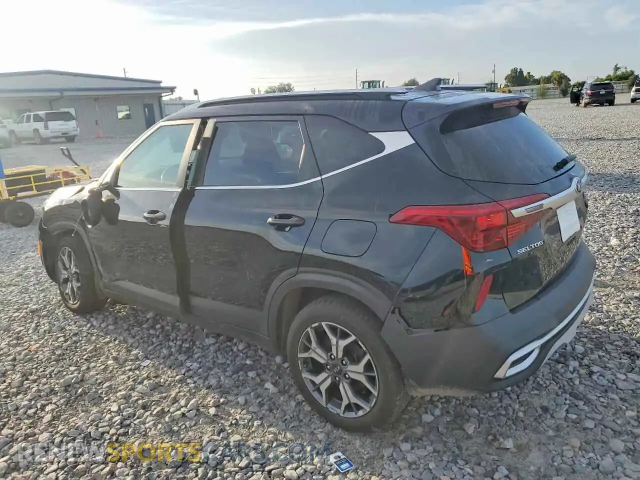 2 Photograph of a damaged car KNDERCAA3M7176915 KIA SELTOS 2021