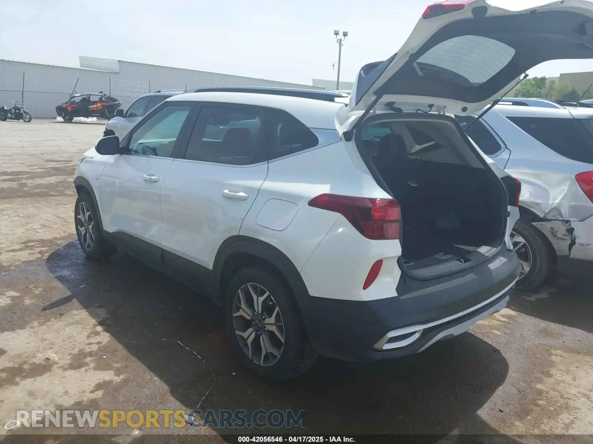 3 Photograph of a damaged car KNDERCAA3M7229080 KIA SELTOS 2021