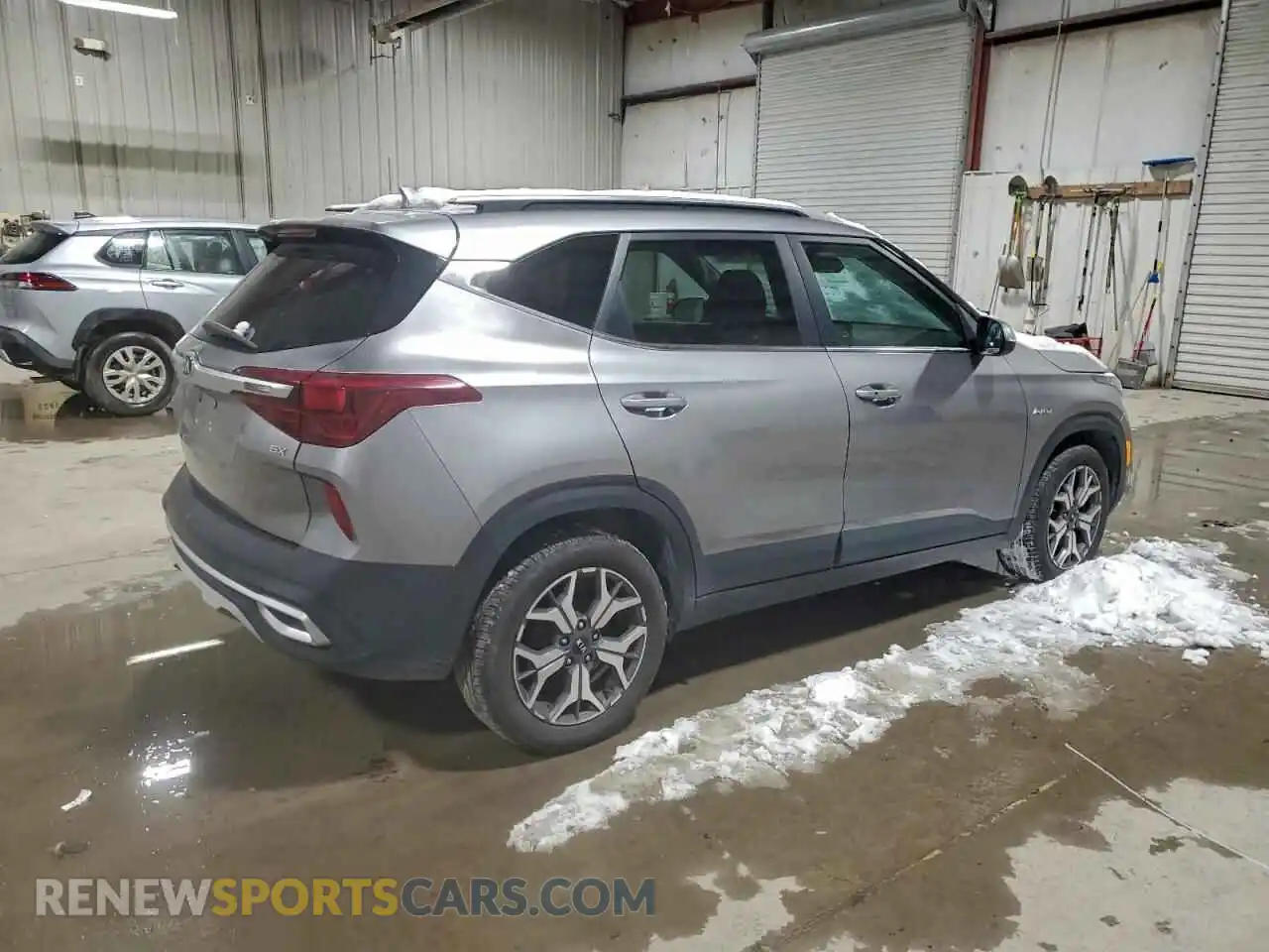 3 Photograph of a damaged car KNDERCAA4M7122331 KIA SELTOS 2021
