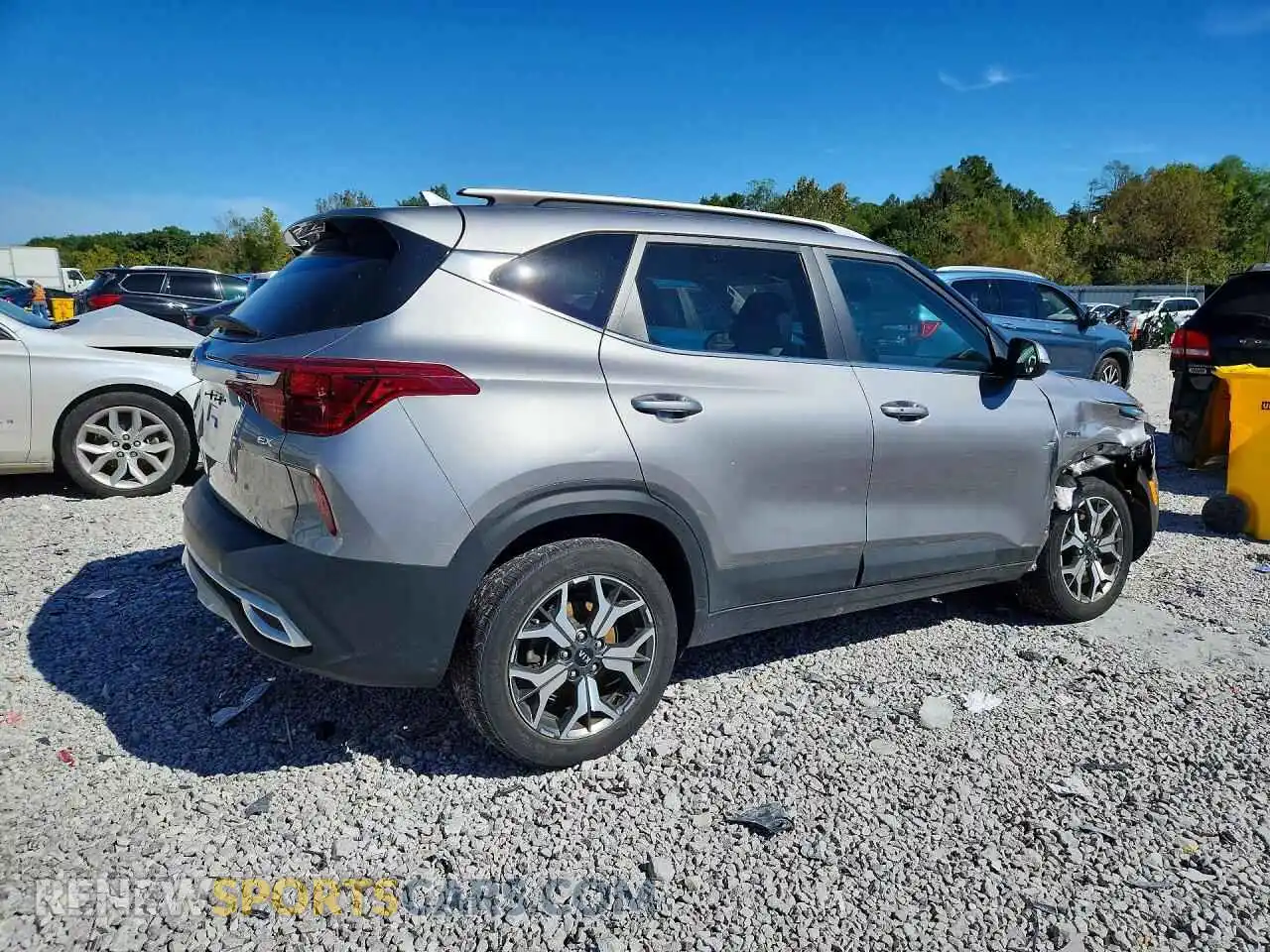 3 Photograph of a damaged car KNDERCAA4M7168208 KIA SELTOS 2021