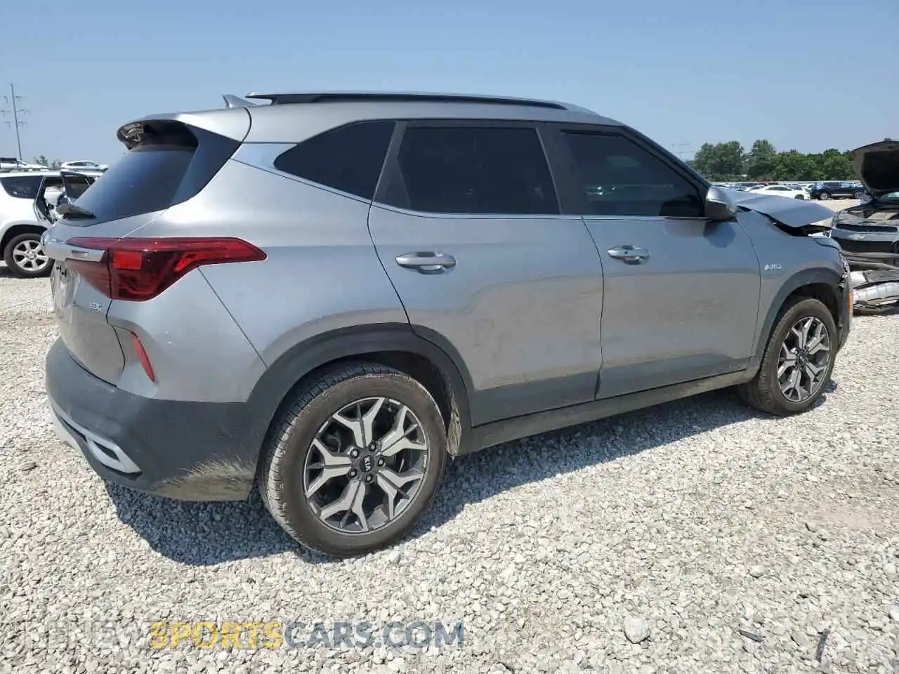 3 Photograph of a damaged car KNDERCAA5M7175684 KIA SELTOS 2021