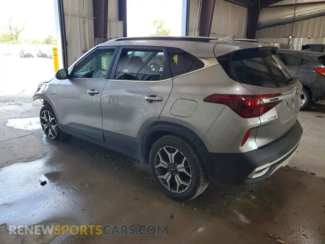 2 Photograph of a damaged car KNDERCAA5M7224186 KIA SELTOS 2021