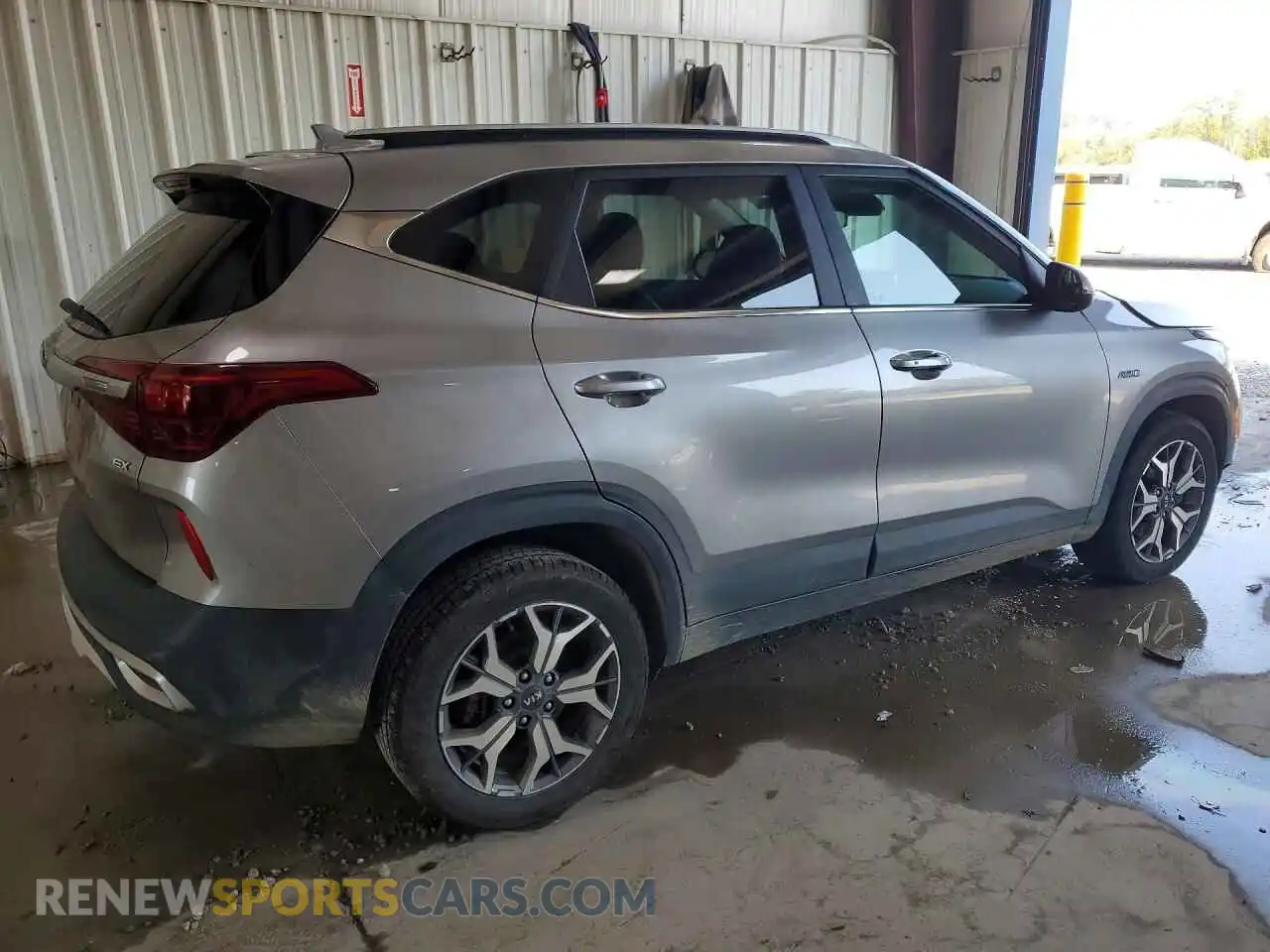 3 Photograph of a damaged car KNDERCAA5M7224186 KIA SELTOS 2021