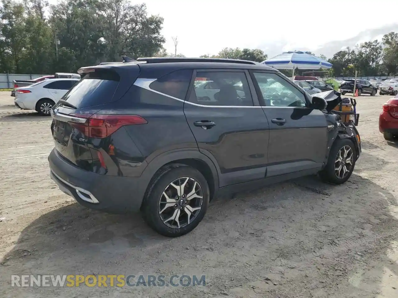 3 Photograph of a damaged car KNDERCAA6M7130821 KIA SELTOS 2021
