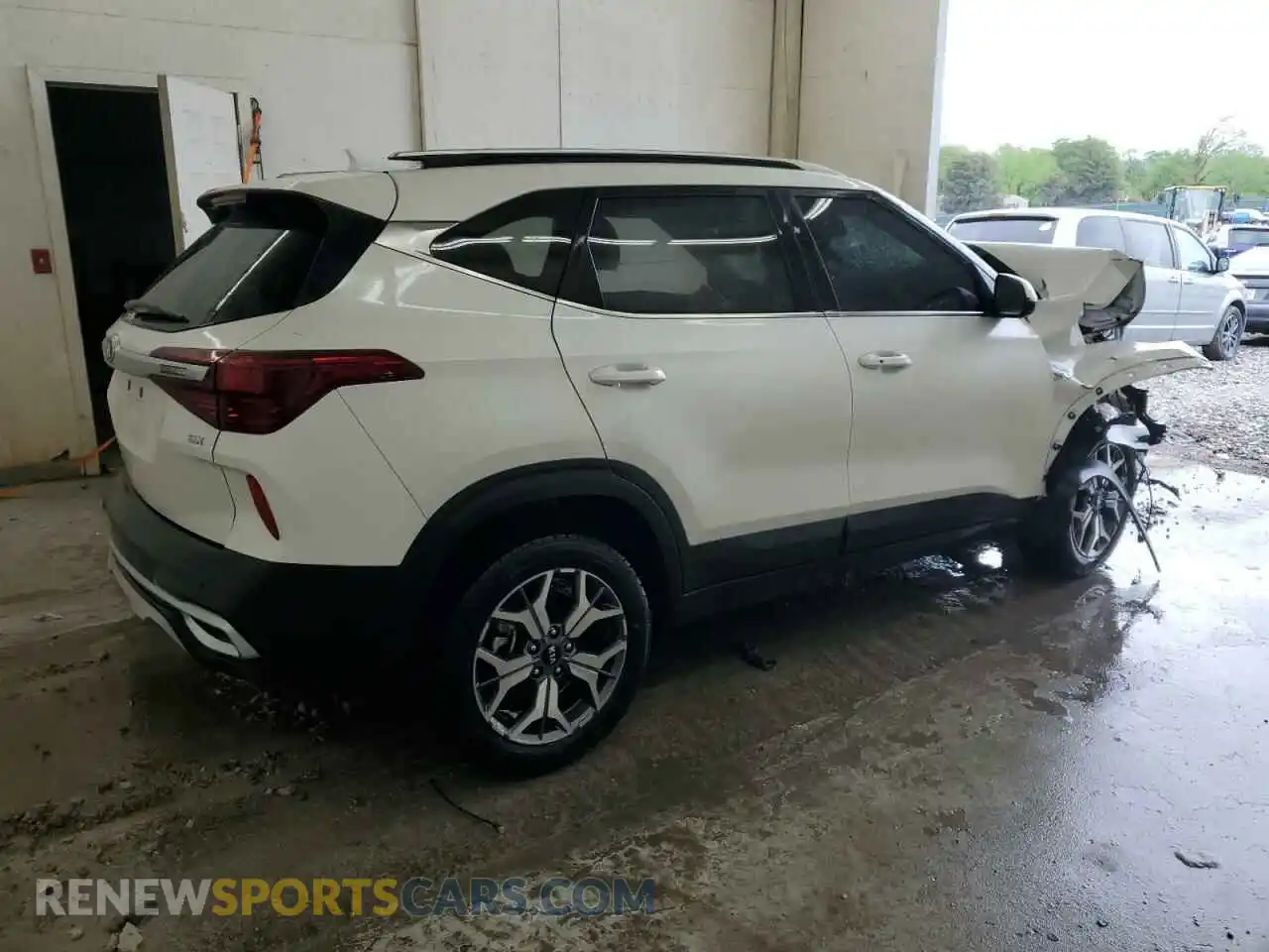 3 Photograph of a damaged car KNDERCAA6M7164791 KIA SELTOS 2021