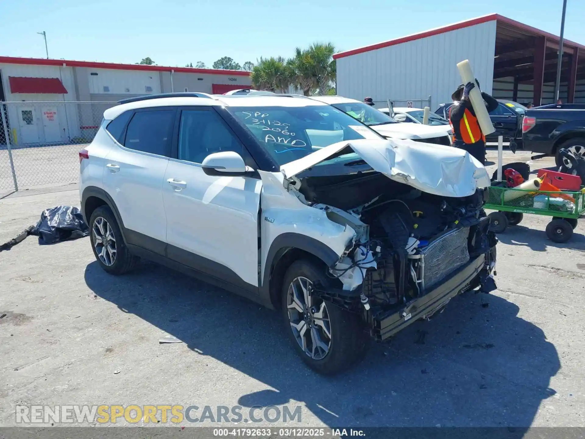 1 Photograph of a damaged car KNDERCAA7M7220933 KIA SELTOS 2021