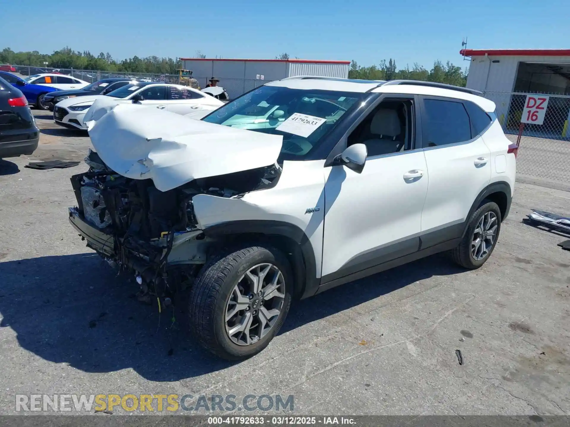 2 Photograph of a damaged car KNDERCAA7M7220933 KIA SELTOS 2021