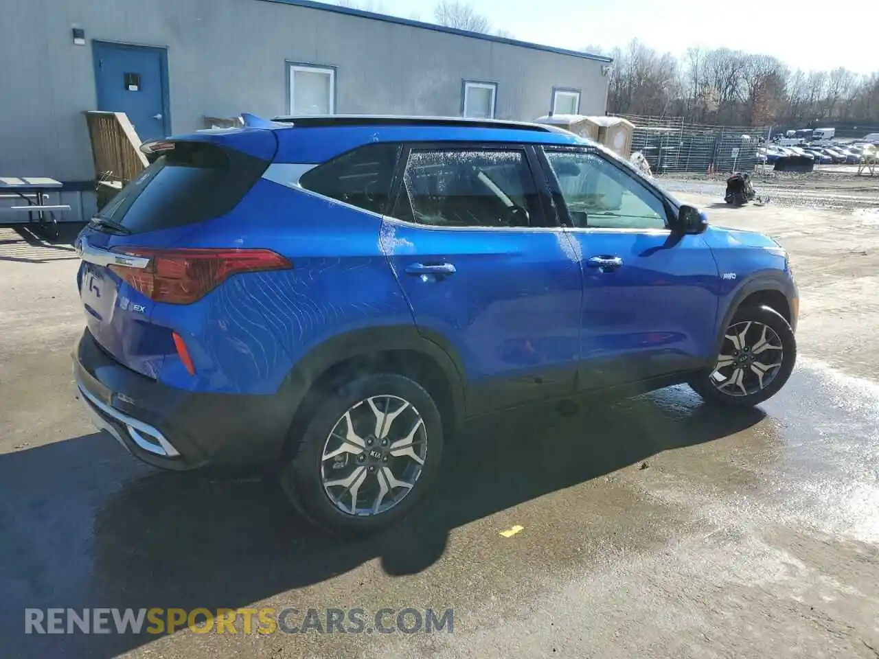 3 Photograph of a damaged car KNDERCAA8M7043440 KIA SELTOS 2021