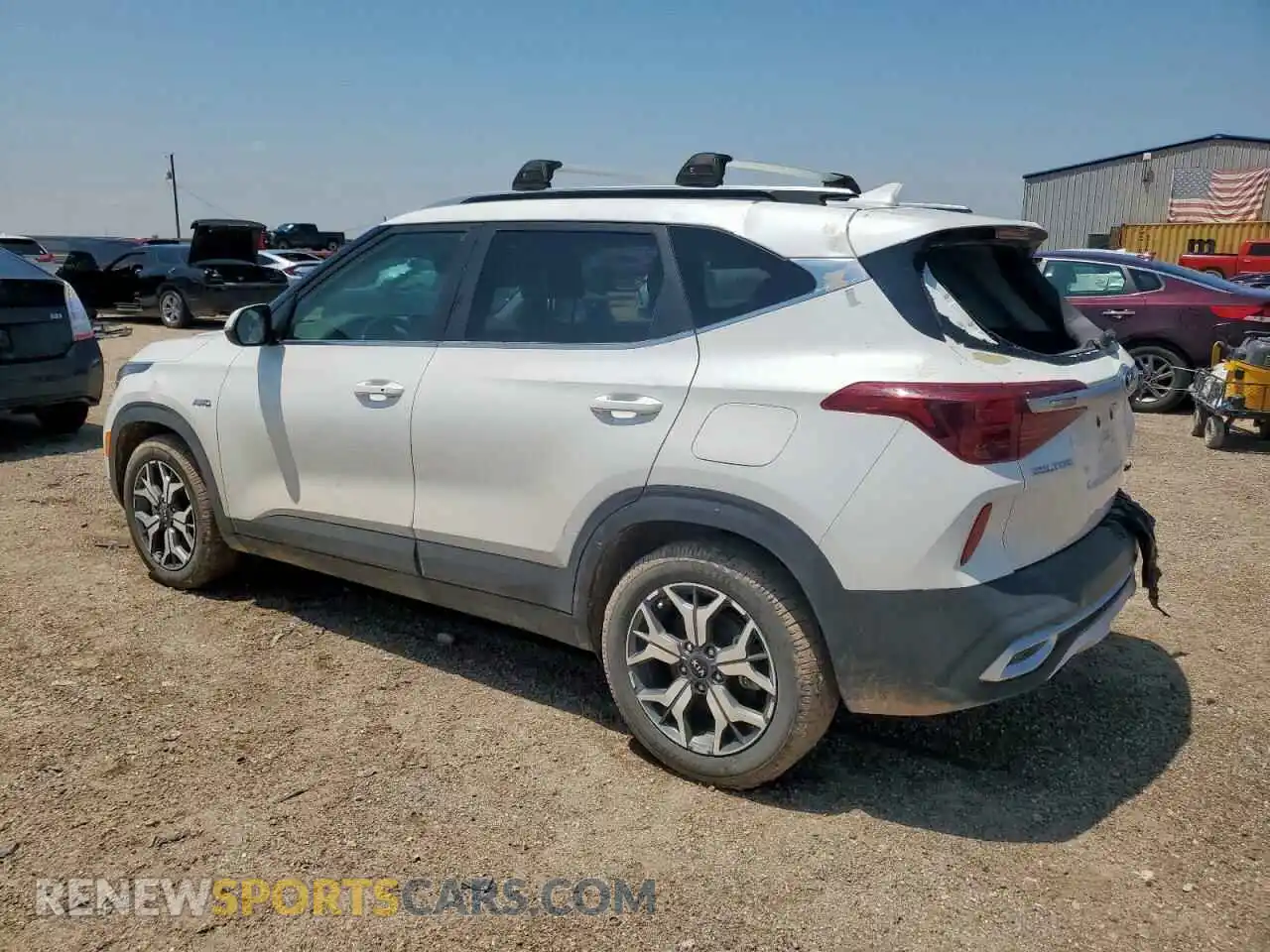 2 Photograph of a damaged car KNDERCAA8M7170060 KIA SELTOS 2021