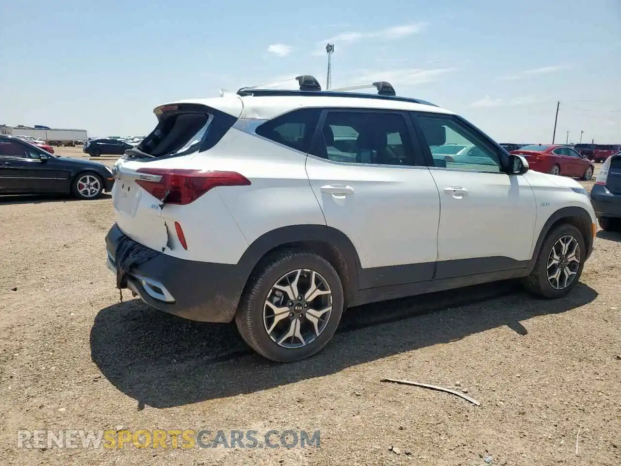 3 Photograph of a damaged car KNDERCAA8M7170060 KIA SELTOS 2021