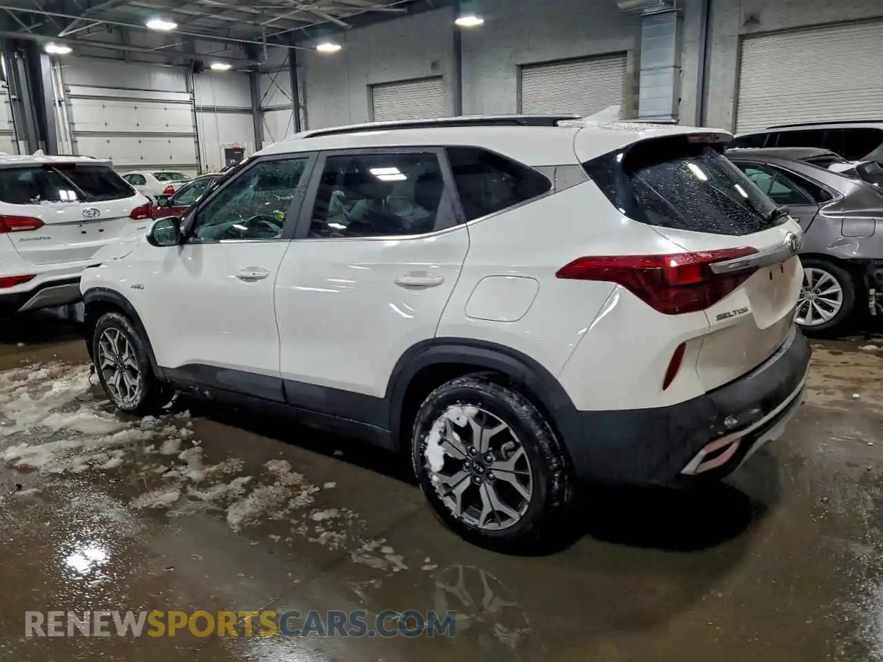 2 Photograph of a damaged car KNDERCAA8M7172097 KIA SELTOS 2021
