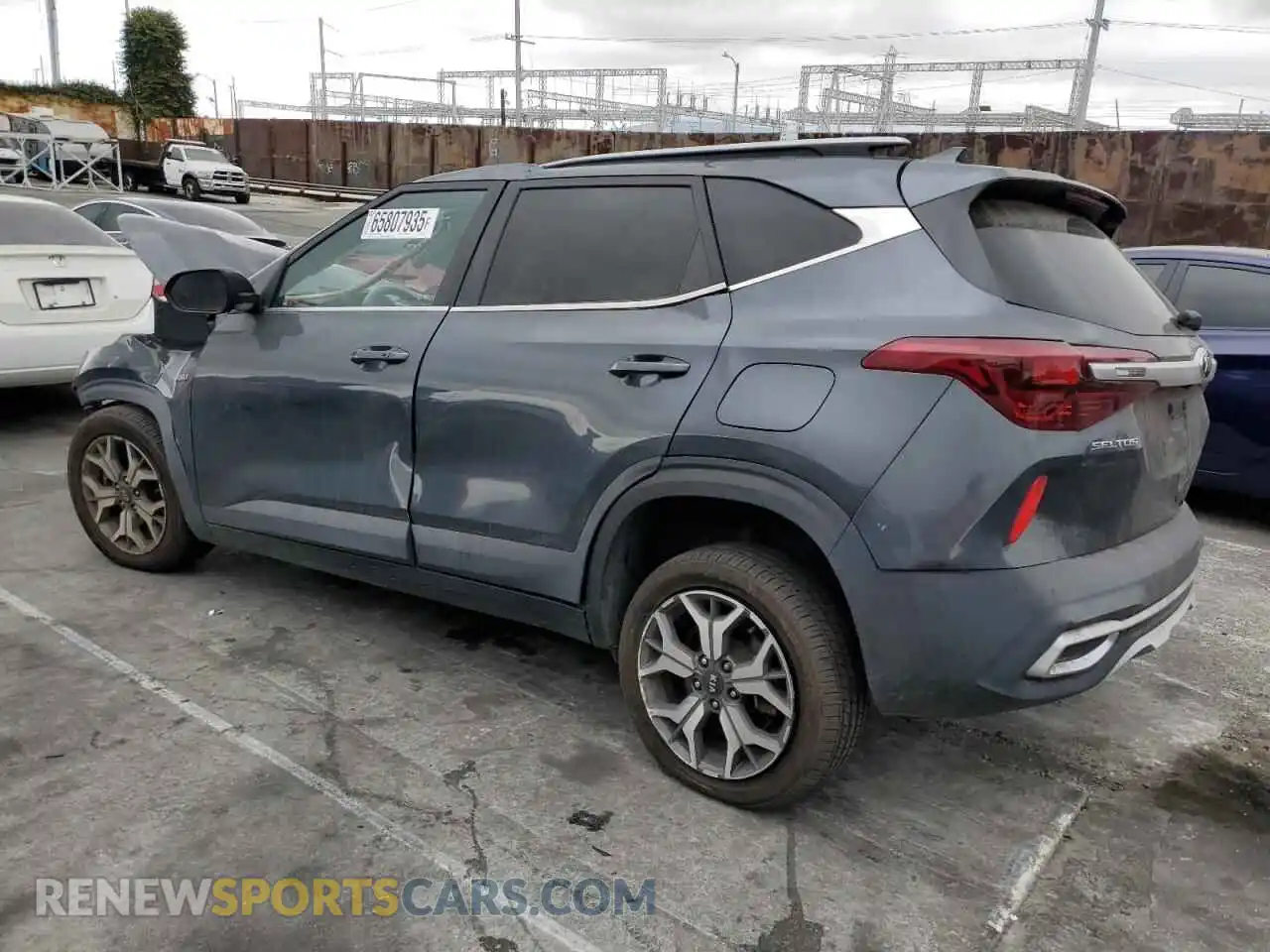 2 fotografías del automóvil dañado KNDERCAA9M7106173 KIA SELTOS 2021