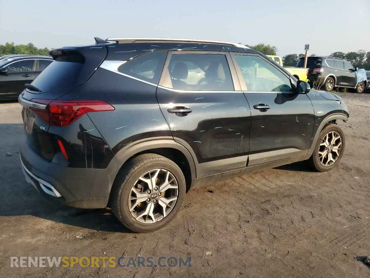 3 Photograph of a damaged car KNDERCAA9M7106495 KIA SELTOS 2021