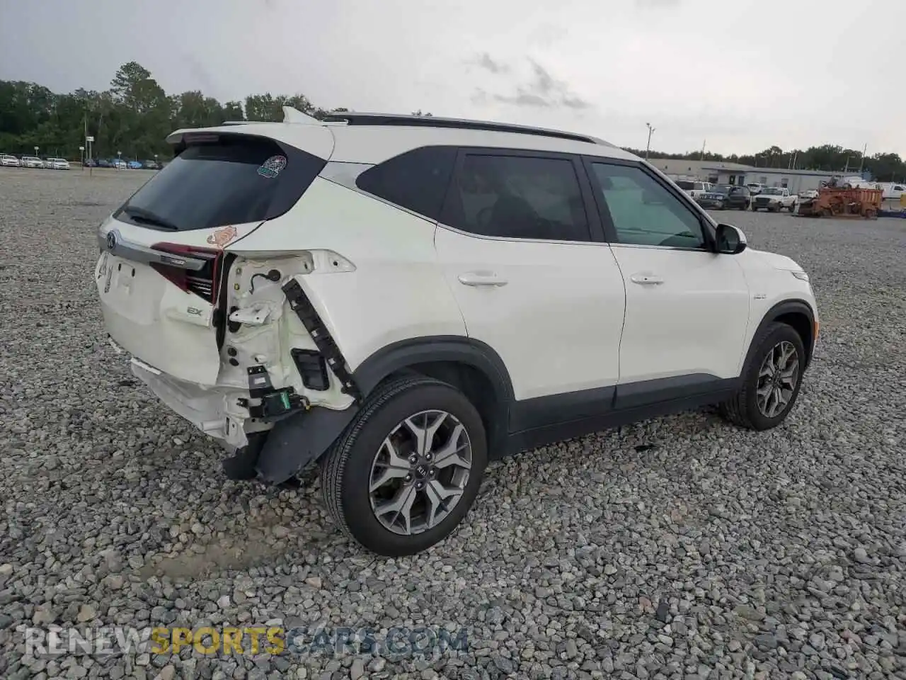3 Photograph of a damaged car KNDERCAA9M7168964 KIA SELTOS 2021