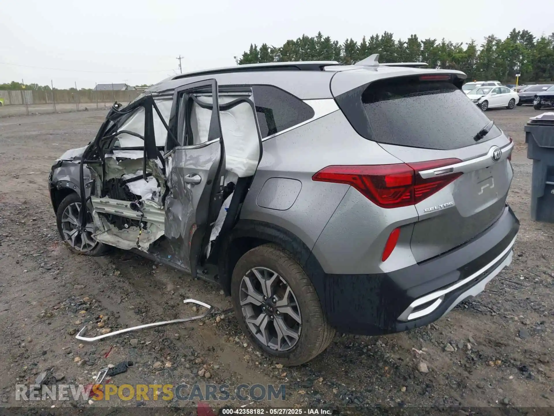 3 Photograph of a damaged car KNDERCAAXM7152773 KIA SELTOS 2021