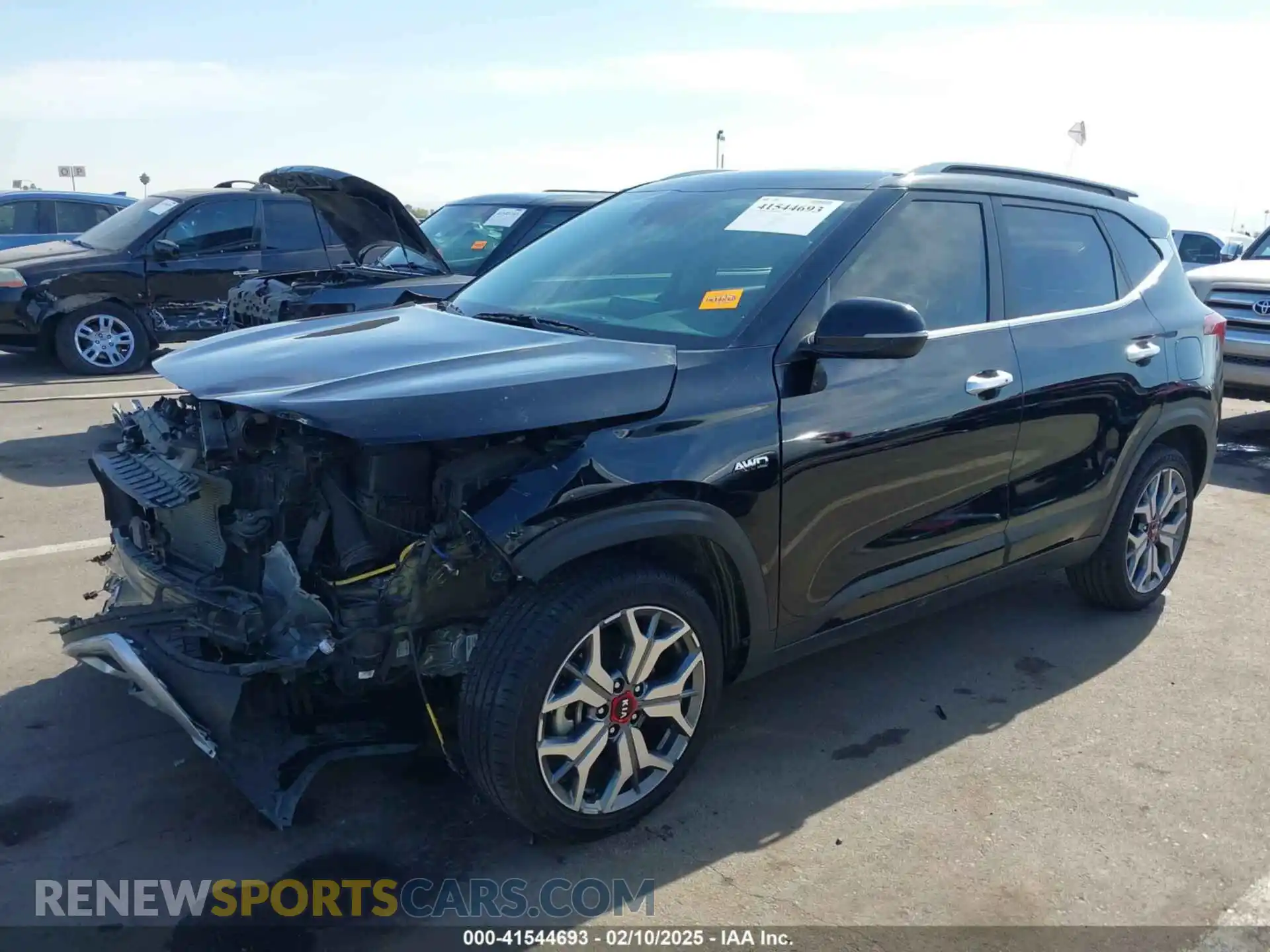 2 Photograph of a damaged car KNDETCA20M7183363 KIA SELTOS 2021