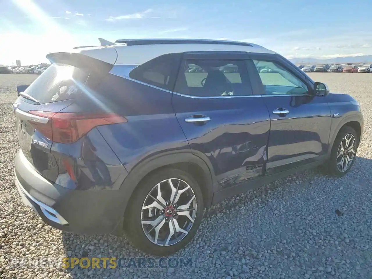 3 Photograph of a damaged car KNDETCA20M7208021 KIA SELTOS 2021
