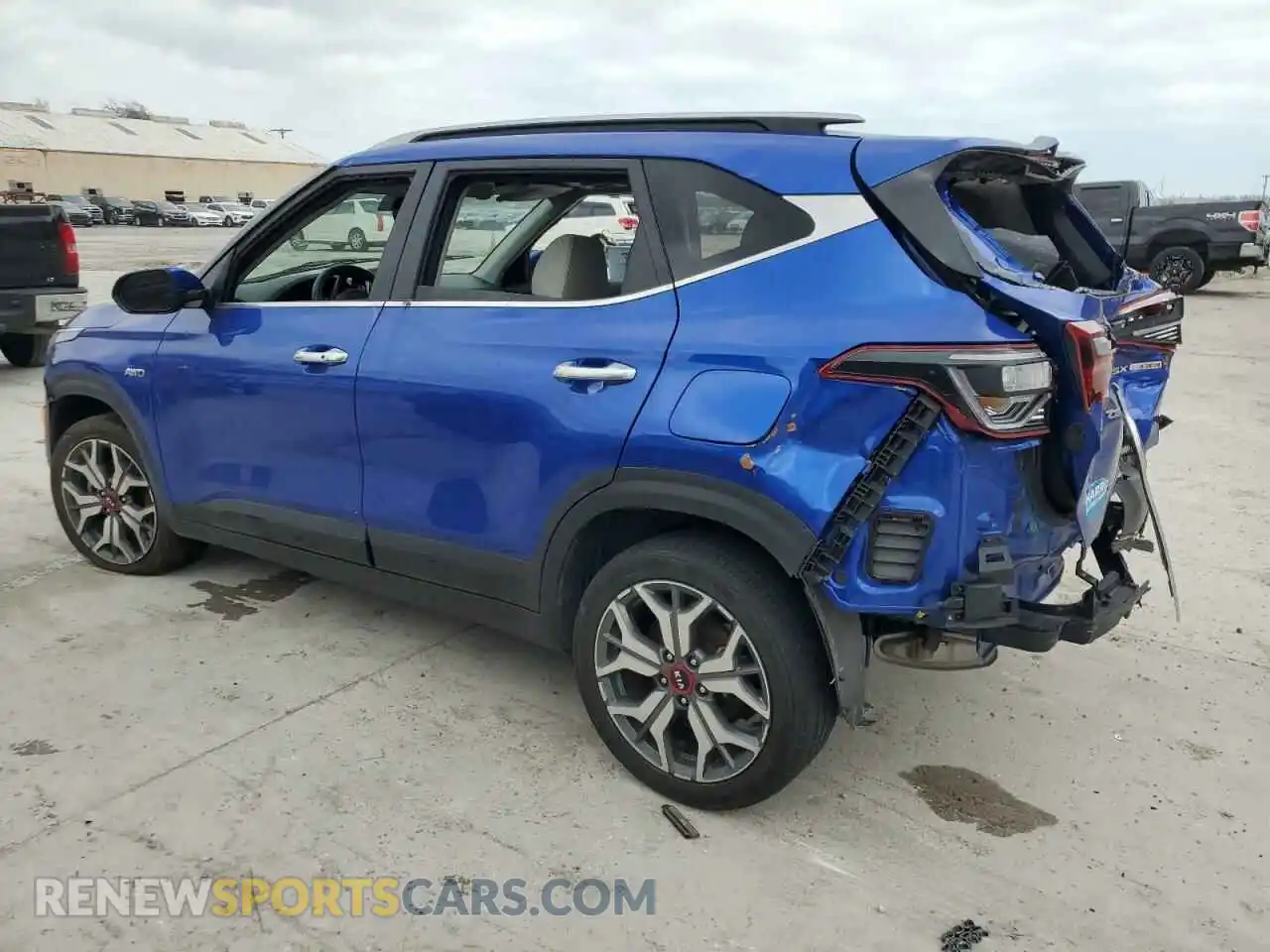 2 Photograph of a damaged car KNDETCA22M7090246 KIA SELTOS 2021