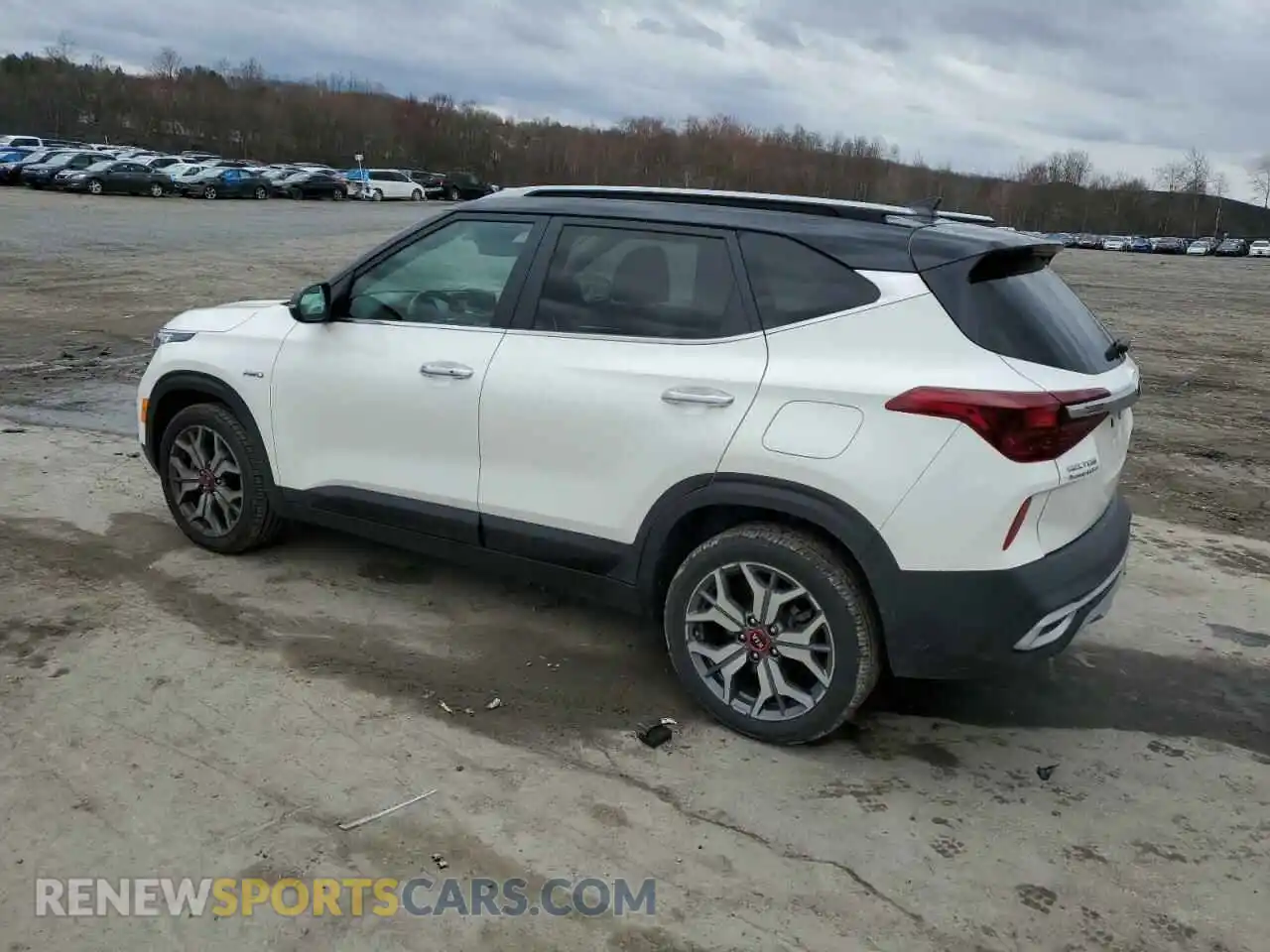 2 Photograph of a damaged car KNDETCA22M7116568 KIA SELTOS 2021