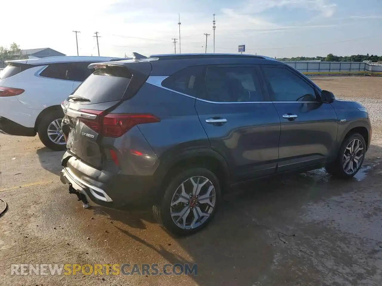 3 Photograph of a damaged car KNDETCA25M7175016 KIA SELTOS 2021