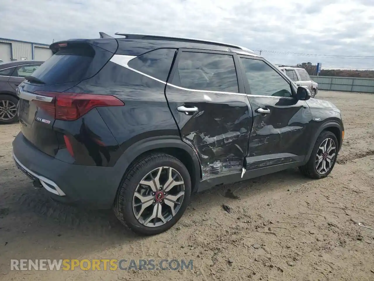 3 Photograph of a damaged car KNDETCA25M7204305 KIA SELTOS 2021