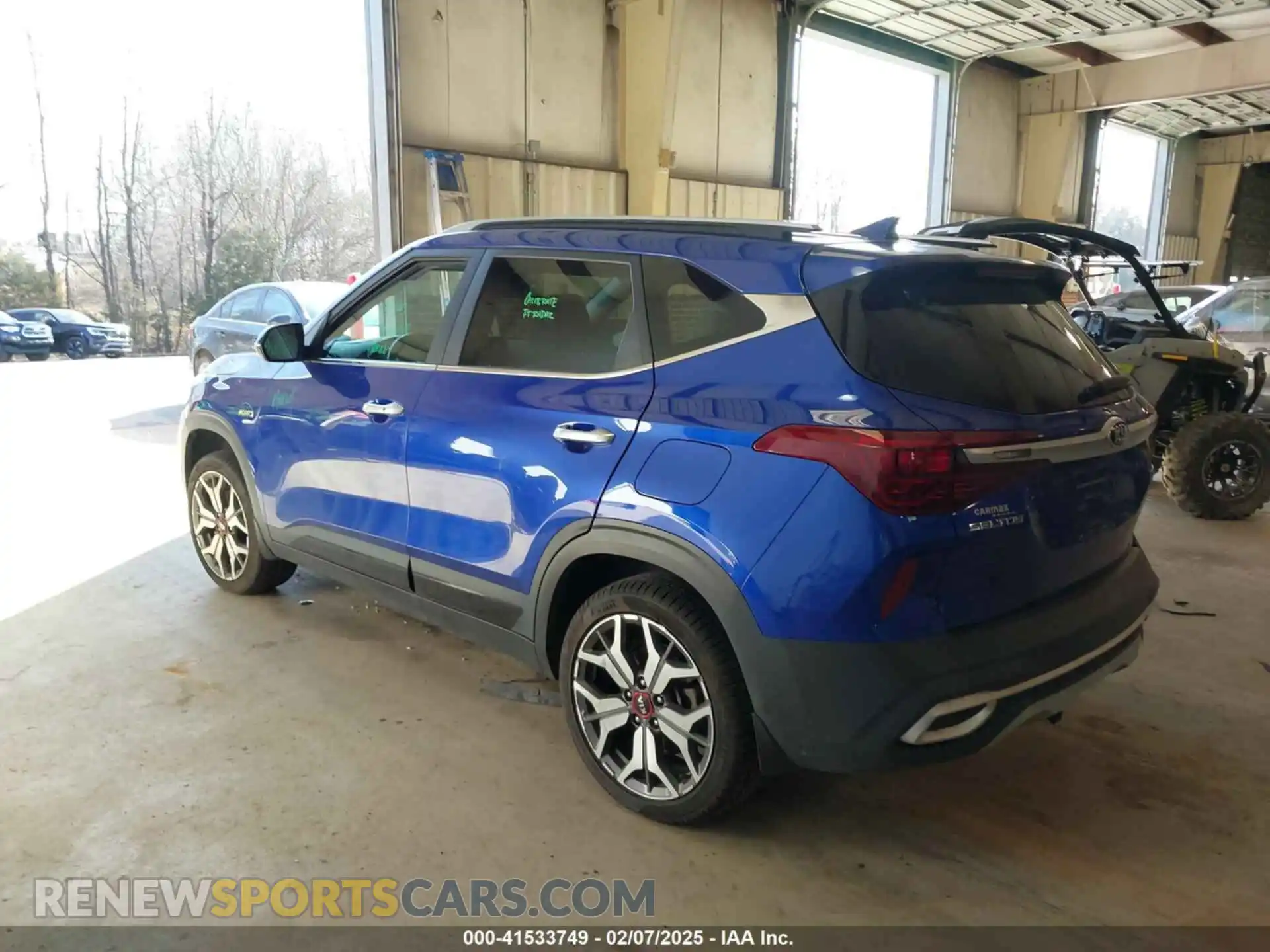 3 Photograph of a damaged car KNDETCA28M7154385 KIA SELTOS 2021