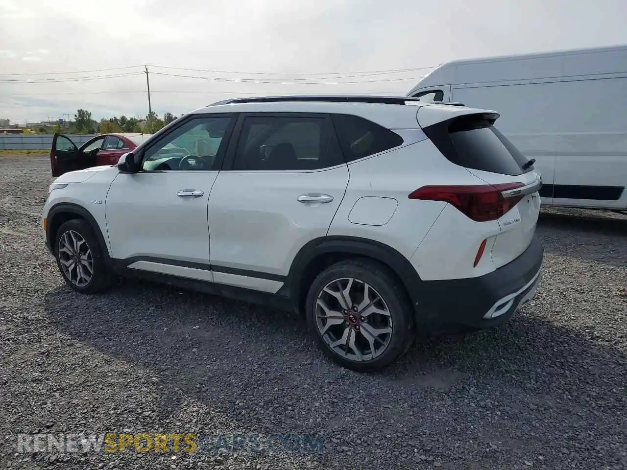 2 fotografías del automóvil dañado KNDETCA2XM7147759 KIA SELTOS 2021