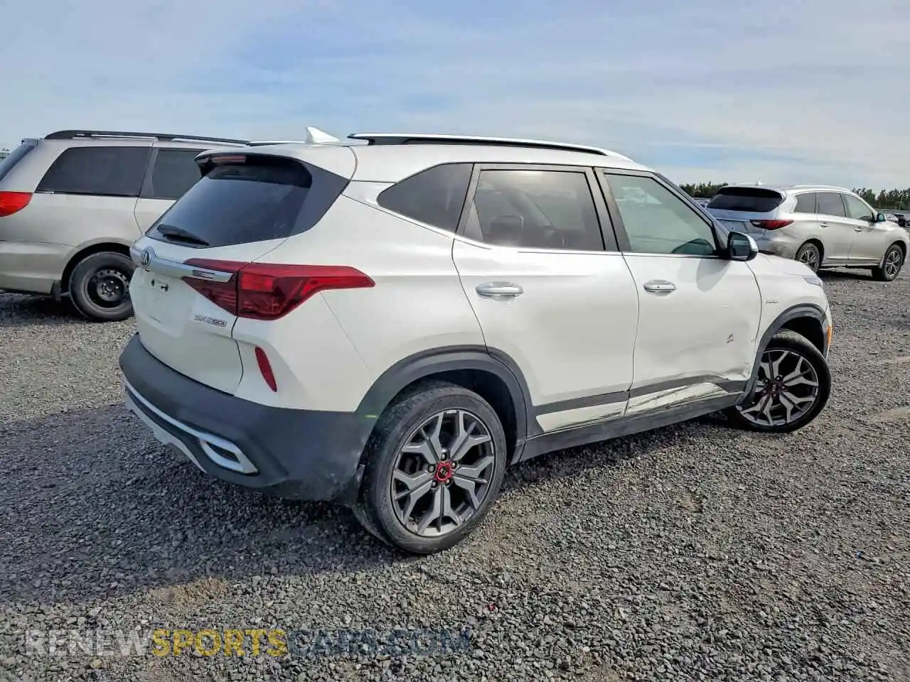 3 fotografías del automóvil dañado KNDETCA2XM7147759 KIA SELTOS 2021