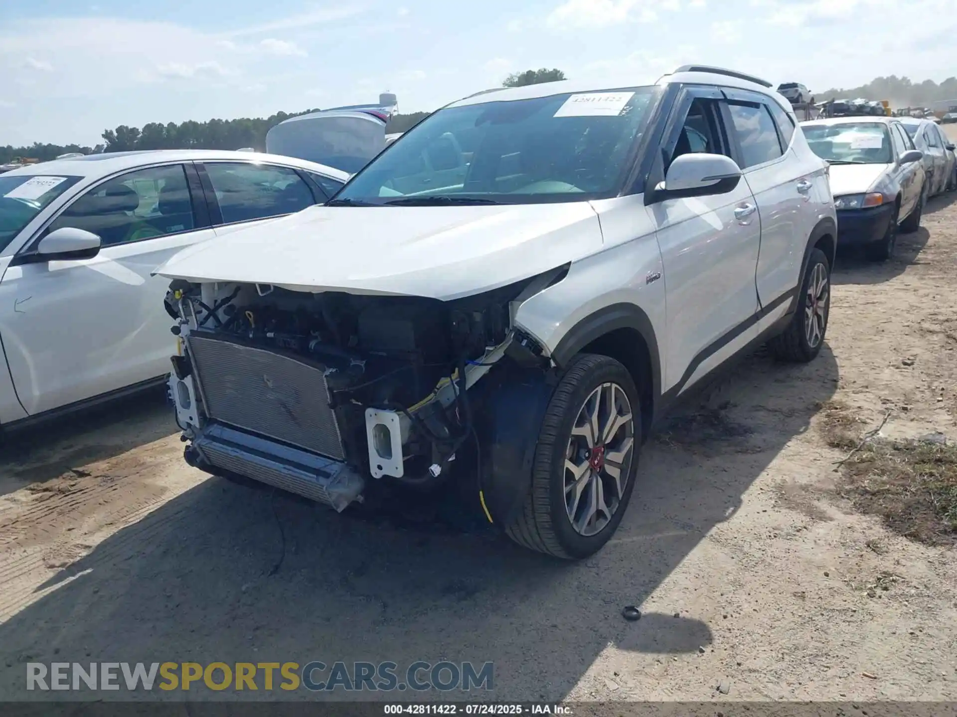 2 Photograph of a damaged car KNDETCA2XM7199487 KIA SELTOS 2021