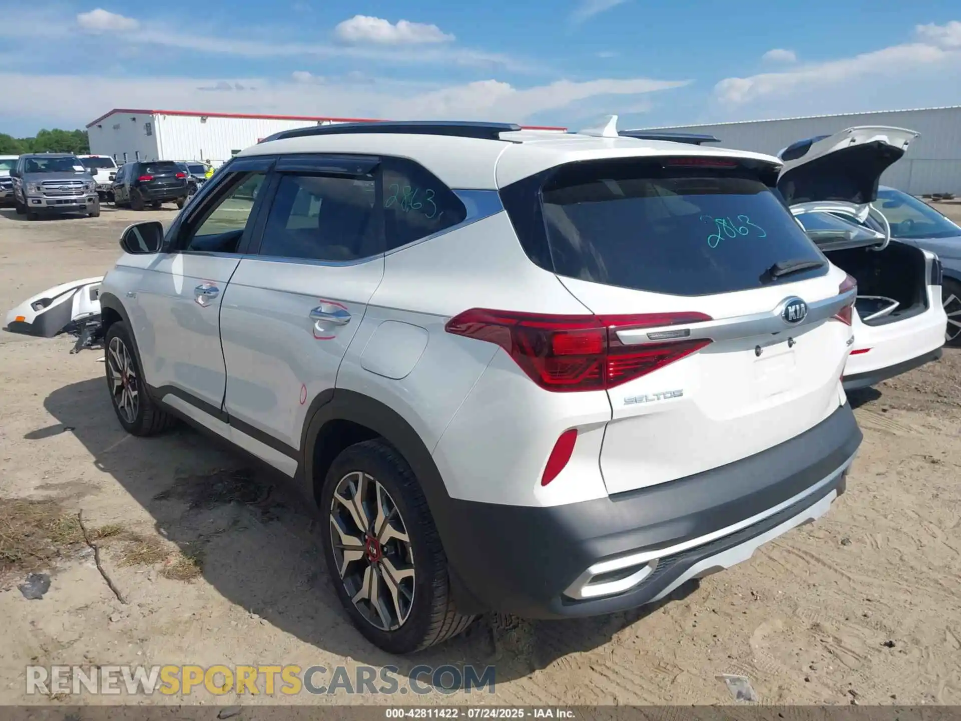 3 Photograph of a damaged car KNDETCA2XM7199487 KIA SELTOS 2021