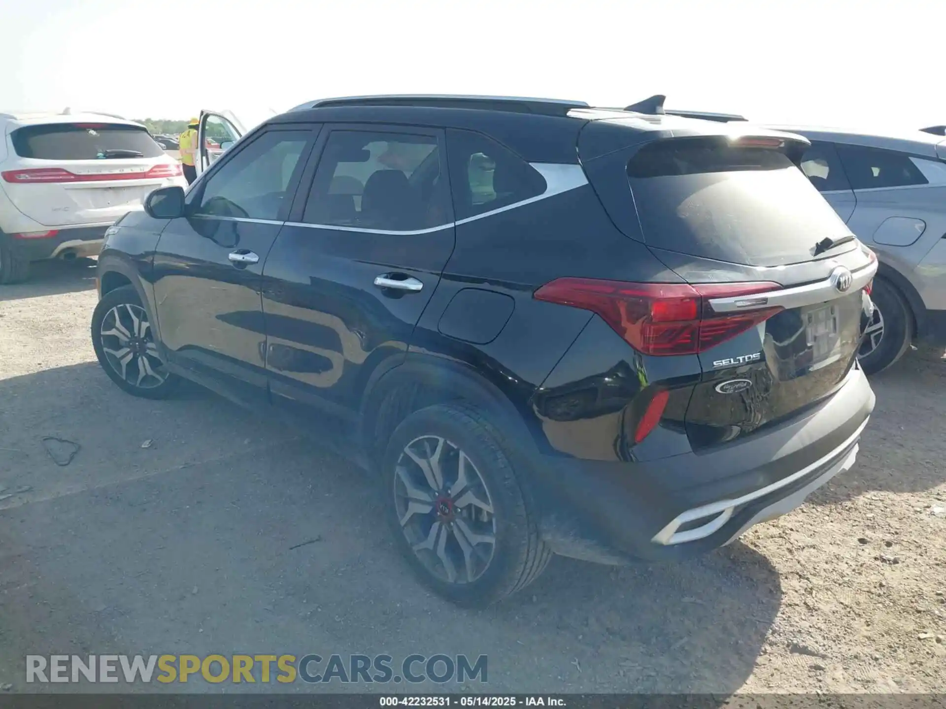 3 Photograph of a damaged car KNDETCA2XM7204218 KIA SELTOS 2021
