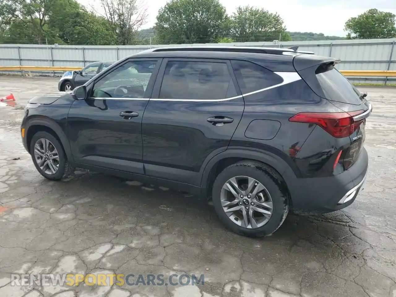 2 Photograph of a damaged car KNDEU2AA2M7084218 KIA SELTOS 2021
