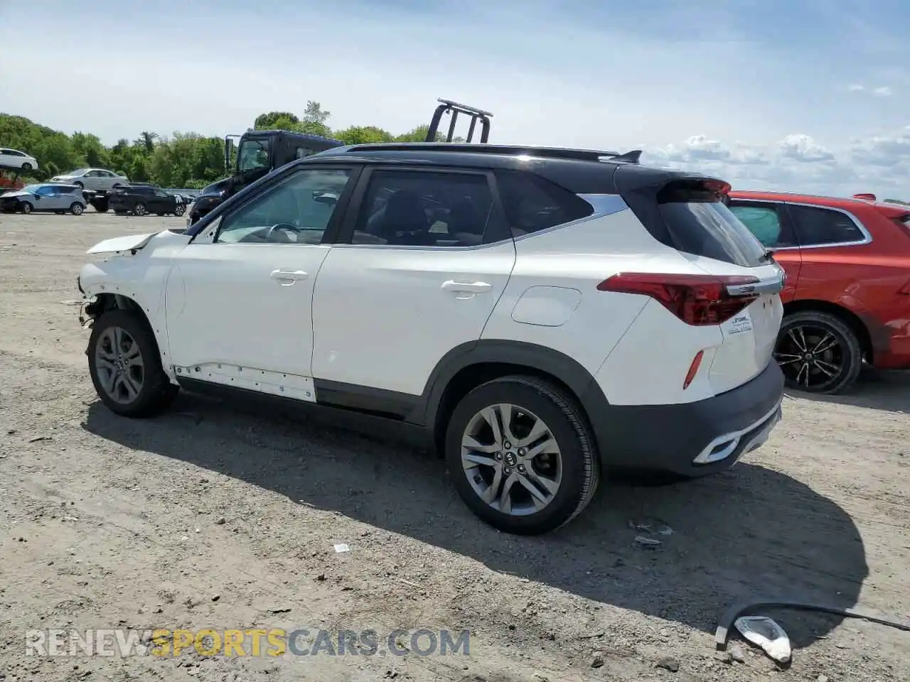 2 Photograph of a damaged car KNDEU2AA2M7118948 KIA SELTOS 2021