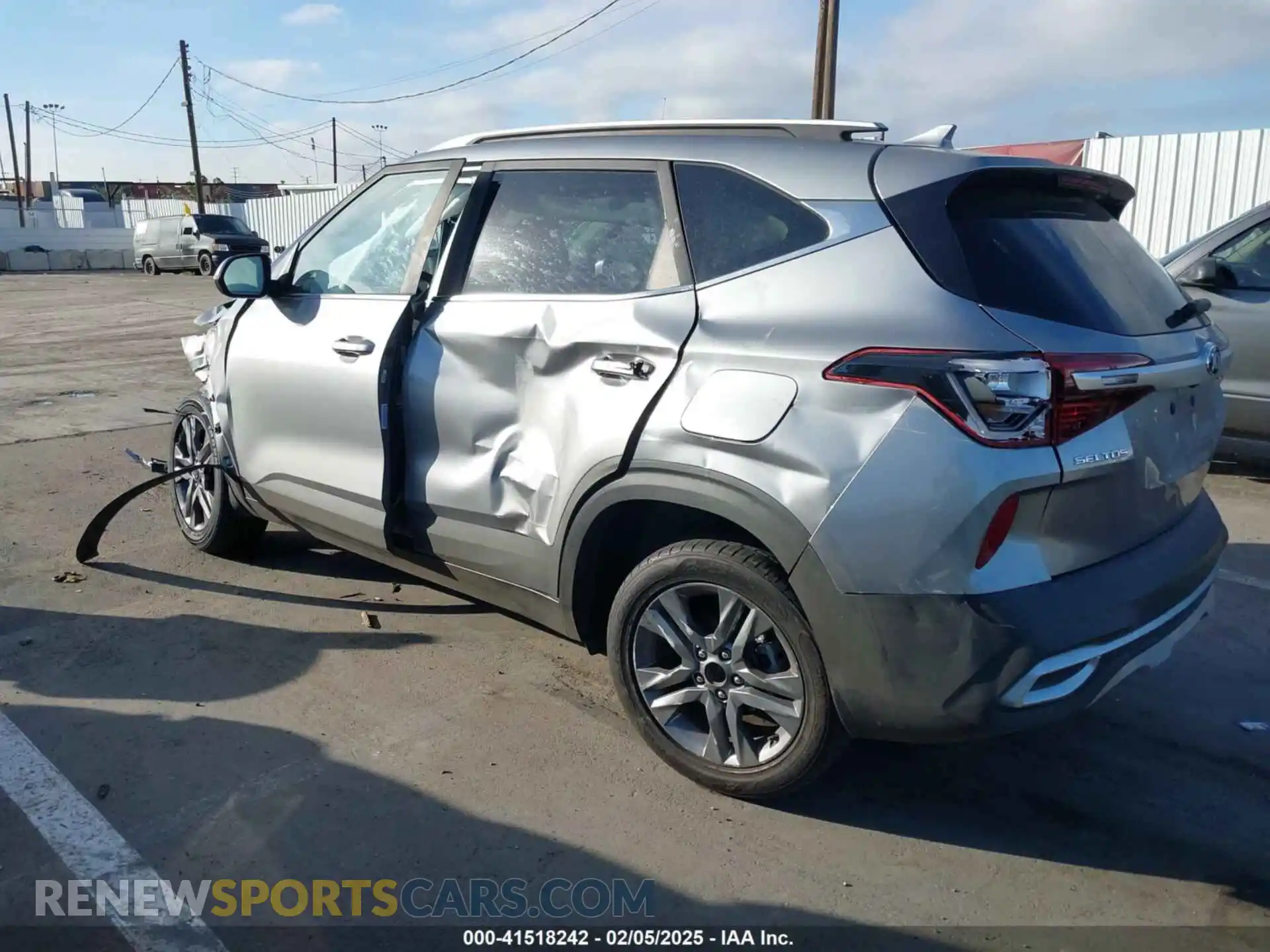 3 Photograph of a damaged car KNDEU2AA2M7146040 KIA SELTOS 2021