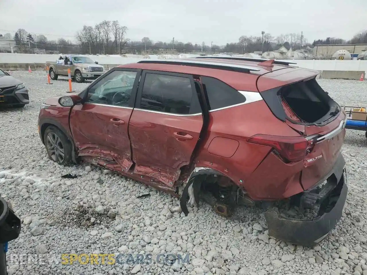 2 Photograph of a damaged car KNDEU2AA4M7212605 KIA SELTOS 2021