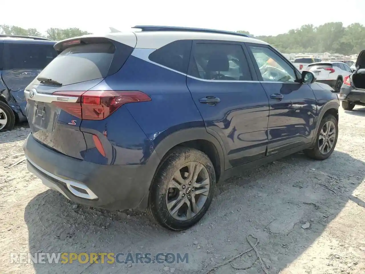 3 Photograph of a damaged car KNDEU2AA5M7124825 KIA SELTOS 2021
