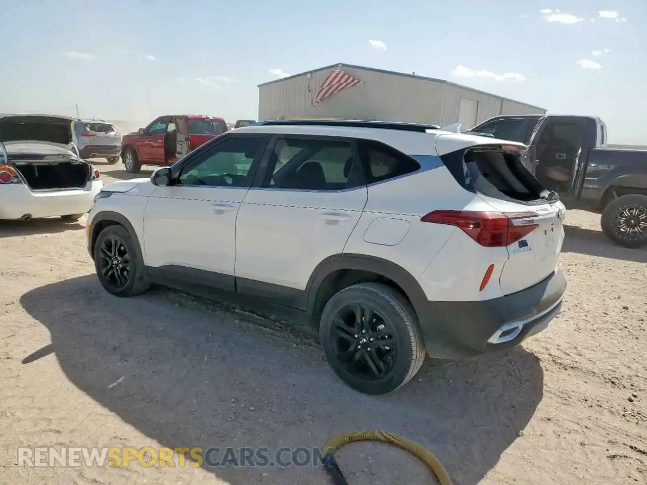 2 Photograph of a damaged car KNDEU2AA7M7081654 KIA SELTOS 2021