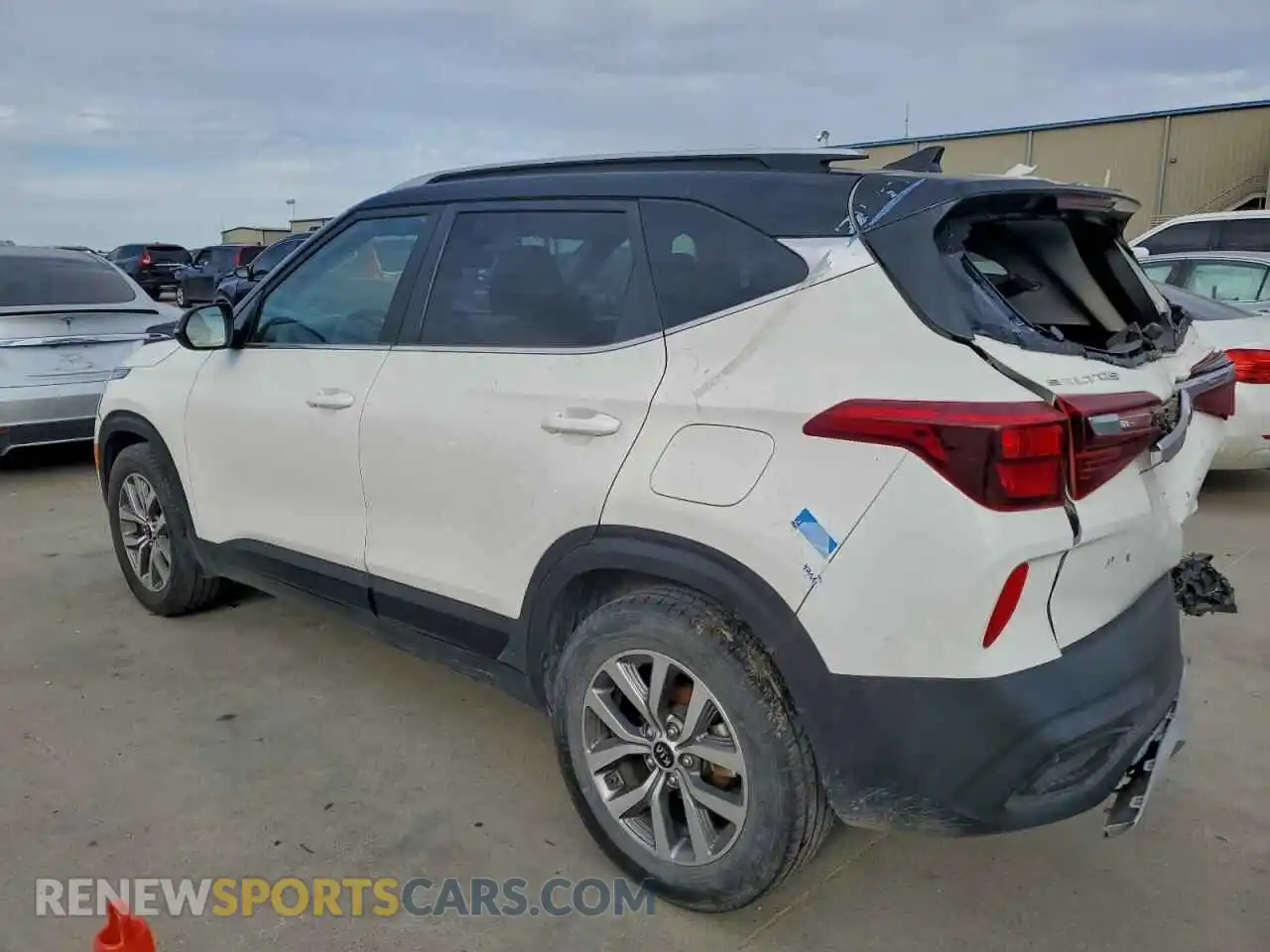 2 Photograph of a damaged car KNDEU2AAXM7105963 KIA SELTOS 2021