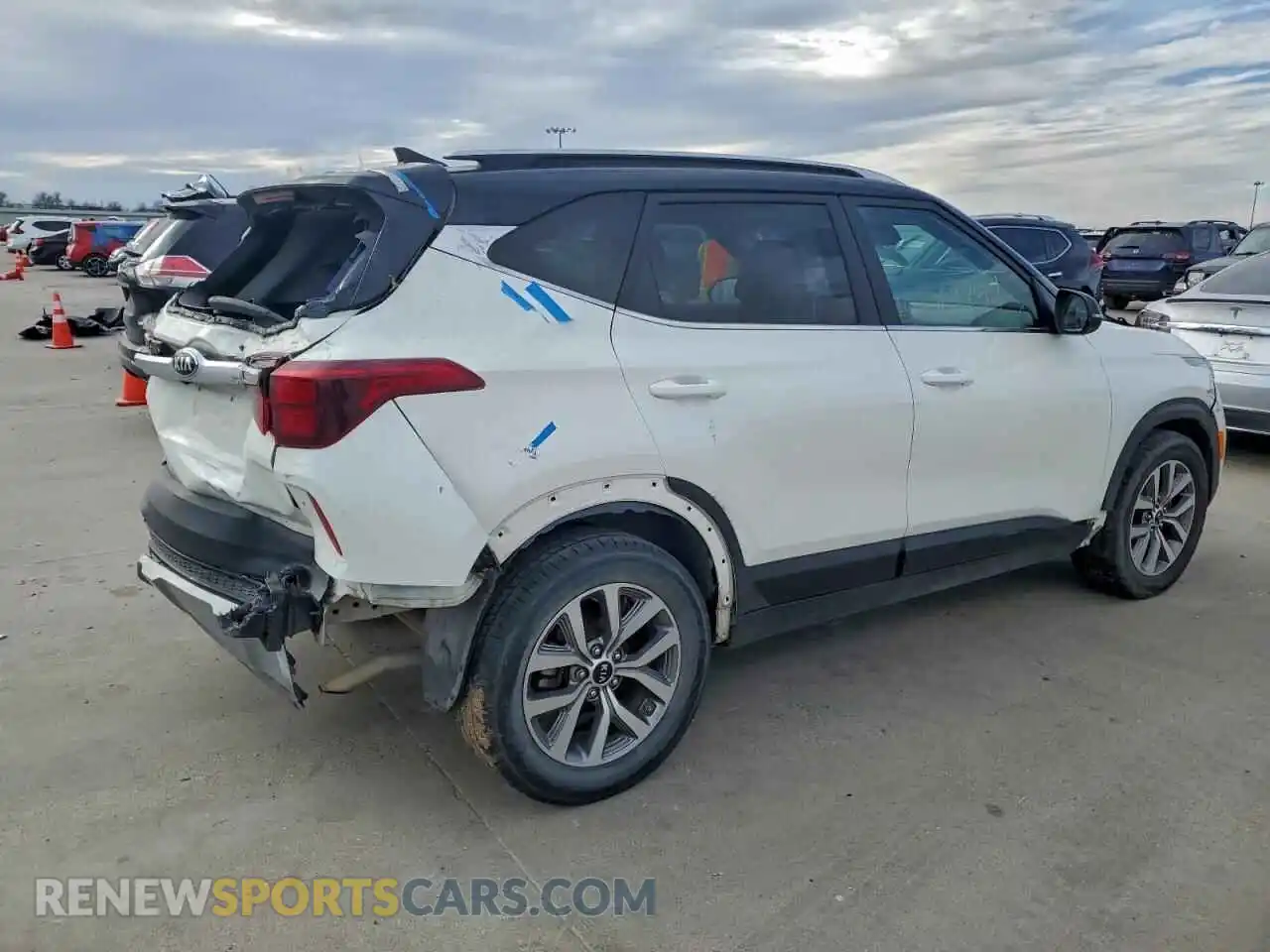 3 Photograph of a damaged car KNDEU2AAXM7105963 KIA SELTOS 2021