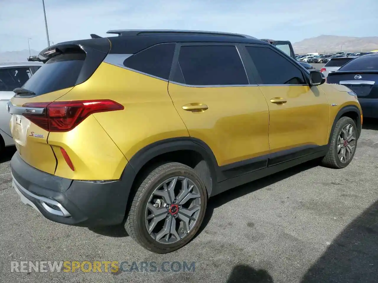 3 fotografías del automóvil dañado KNDEUCA26M7145942 KIA SELTOS 2021