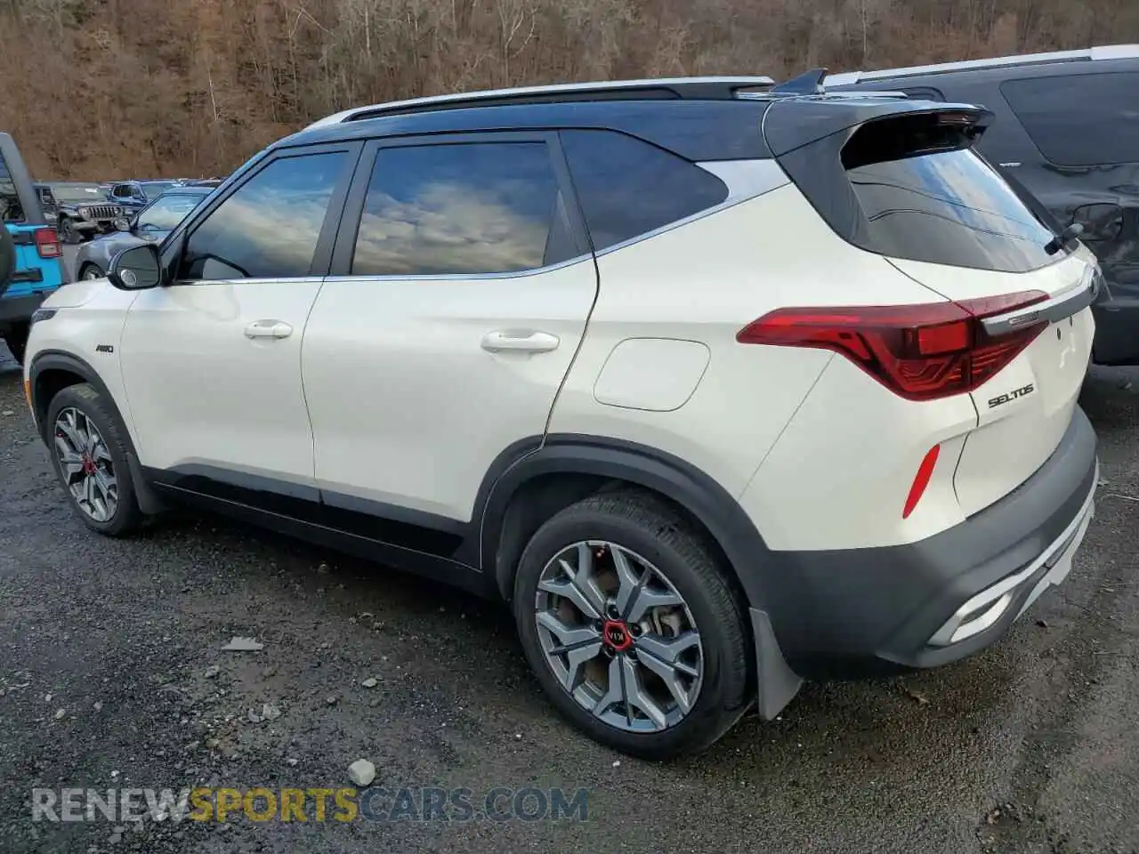 2 Photograph of a damaged car KNDEUCA2XM7077824 KIA SELTOS 2021